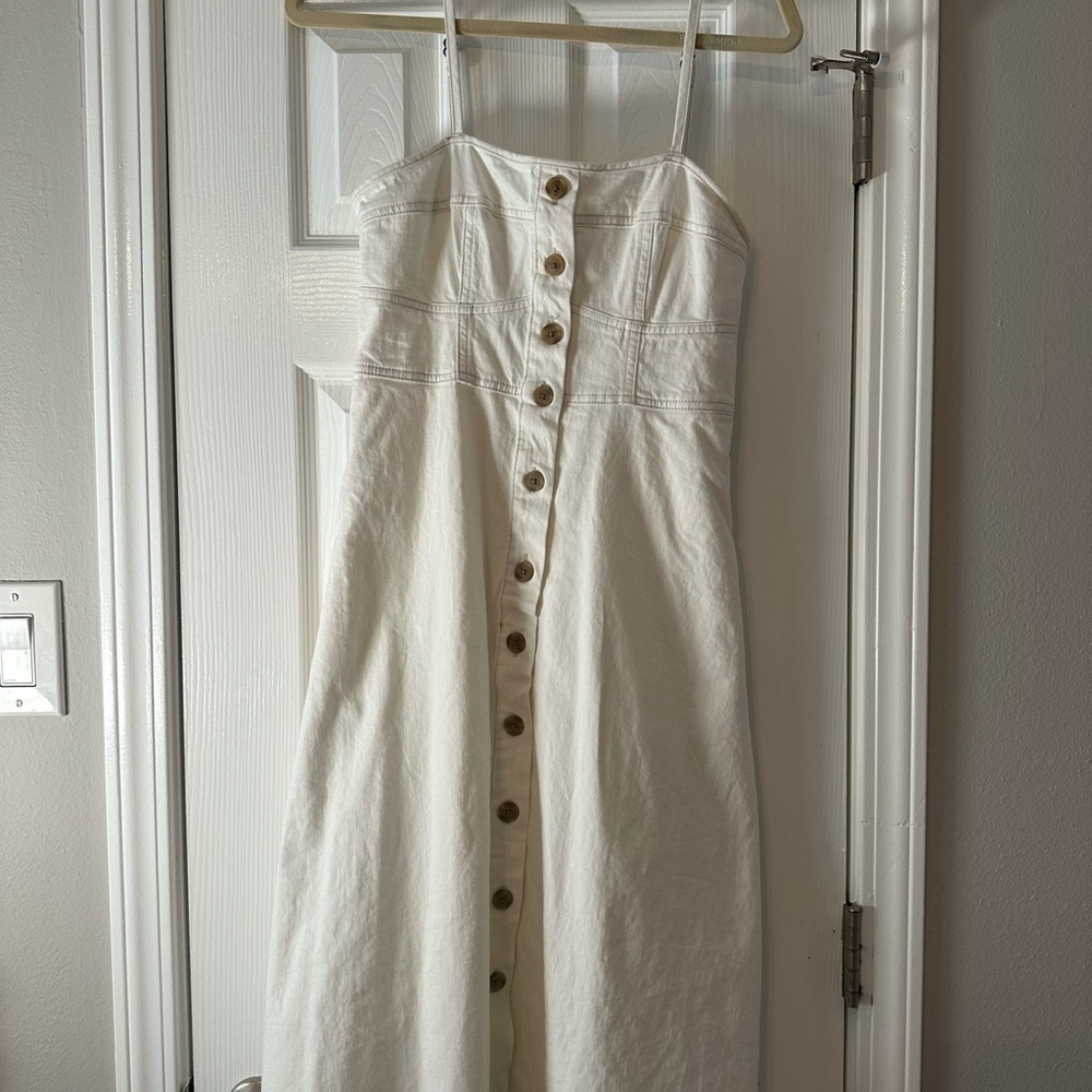 Universal Thread White Button-Down Midi Dress
Spaghetti Straps